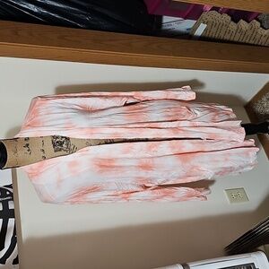 Nwt torrid size 4 cardigan with pockets. Pink and white tie dye.